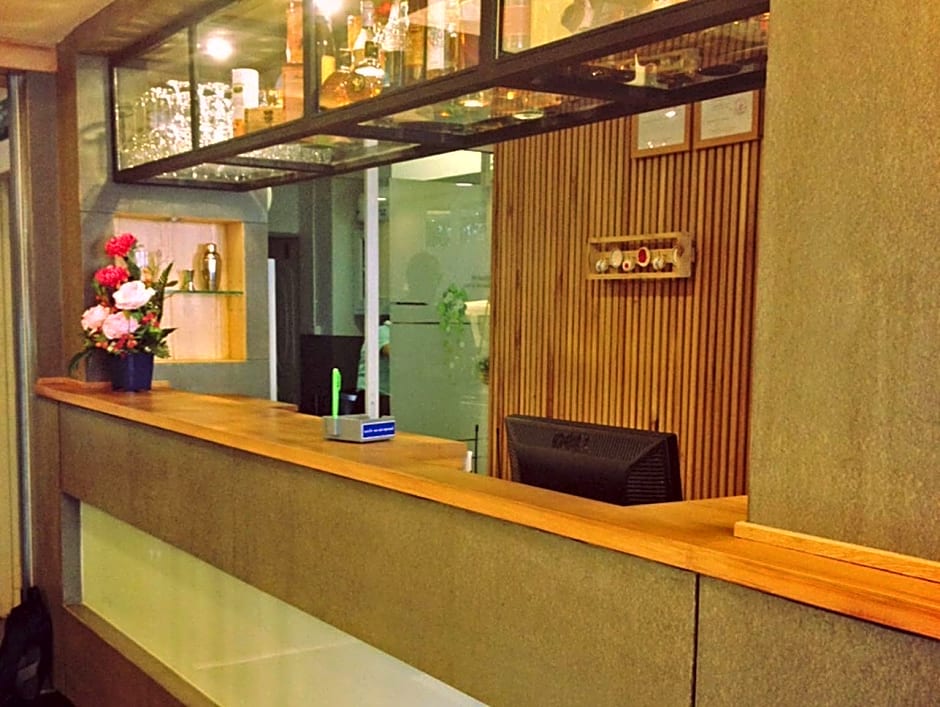 Cozy At 9 Hotel And Kitchen