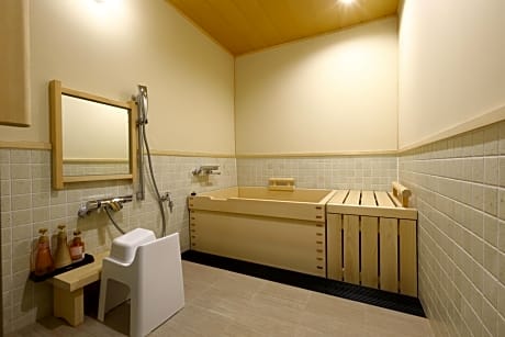 Deluxe Triple Room with Bathtub - Non-Smoking