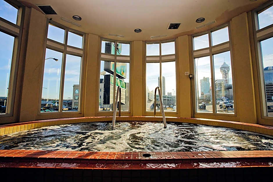 Travelodge by Wyndham Niagara Falls Fallsview