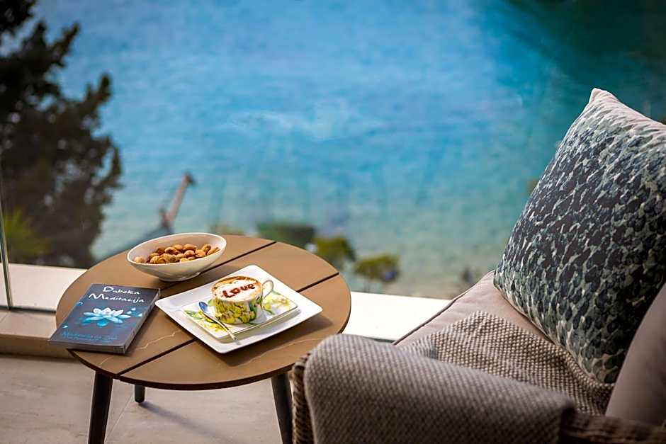 Beachfront Villa Grain of Salt with Pool