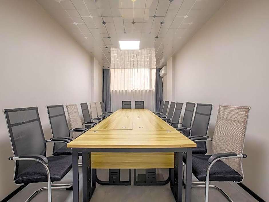 City Comfort Premier Hotel Qinzhou Lingshan Traditional Chinese Medicine Hospital Gymnasium