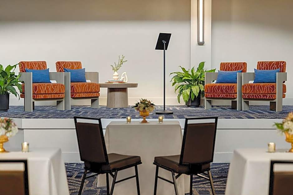 Crowne Plaza Virginia Beach Town Center by IHG