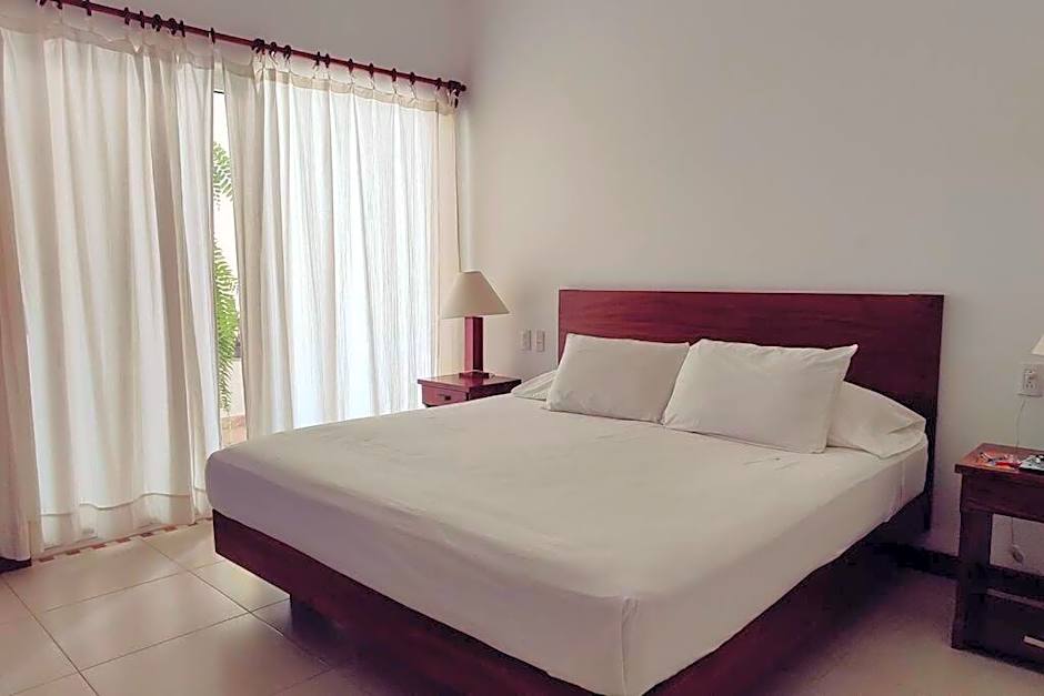 Apartment Tortugas- rooms with AC, and great pool at 5 min to Carrizalillo beach and restaurants of Benito Juarez Bulevard