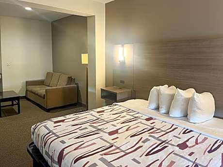 1 Queen Bed | Non-Smoking, Kitchen