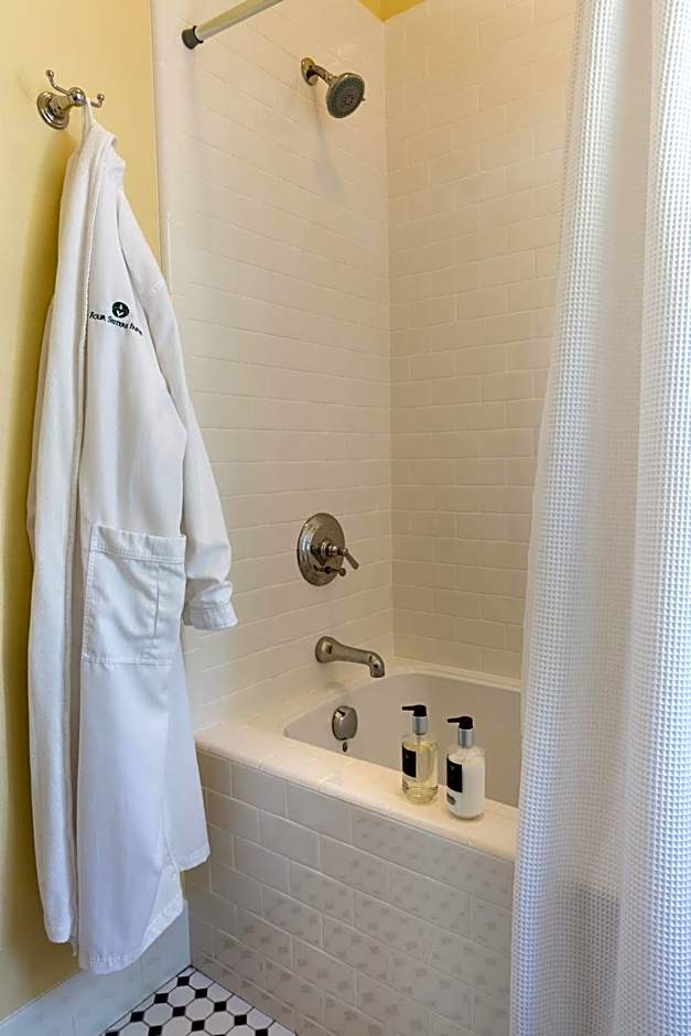 Healdsburg Inn on the Plaza, A Four Sisters Inn