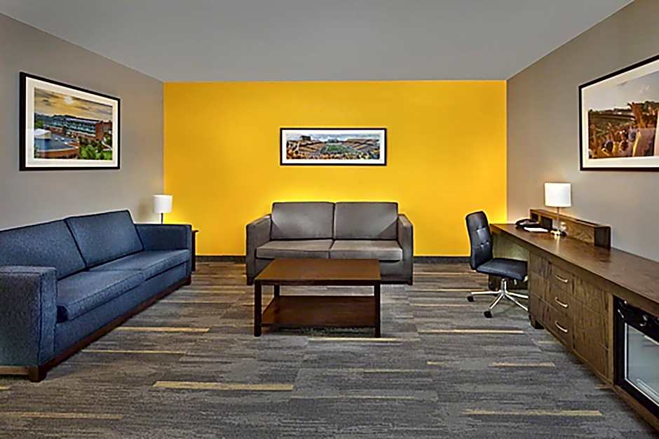 Scholar Morgantown, Tapestry Collection by Hilton