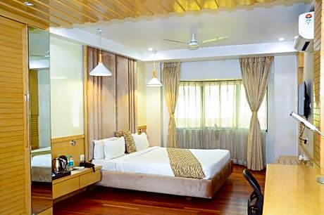  Hotel Crystal Residency