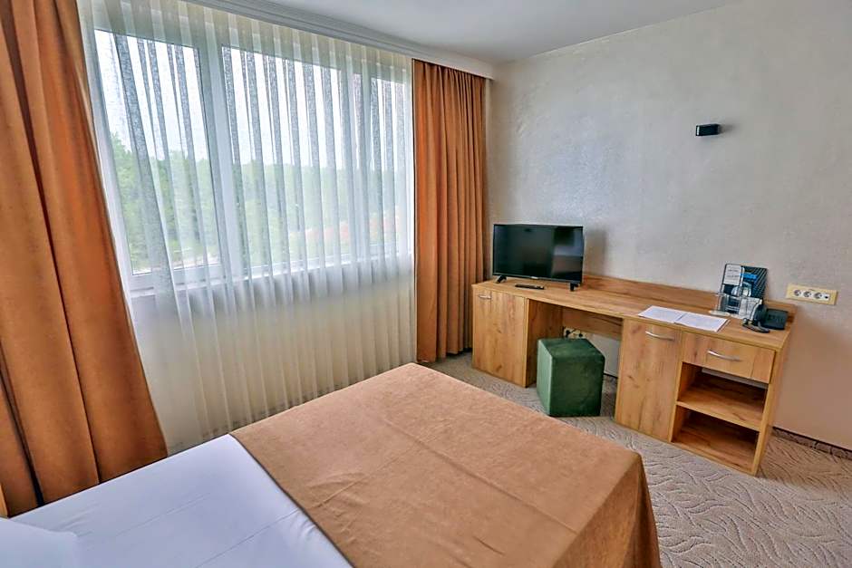 Terra Europe Brontes Hotel