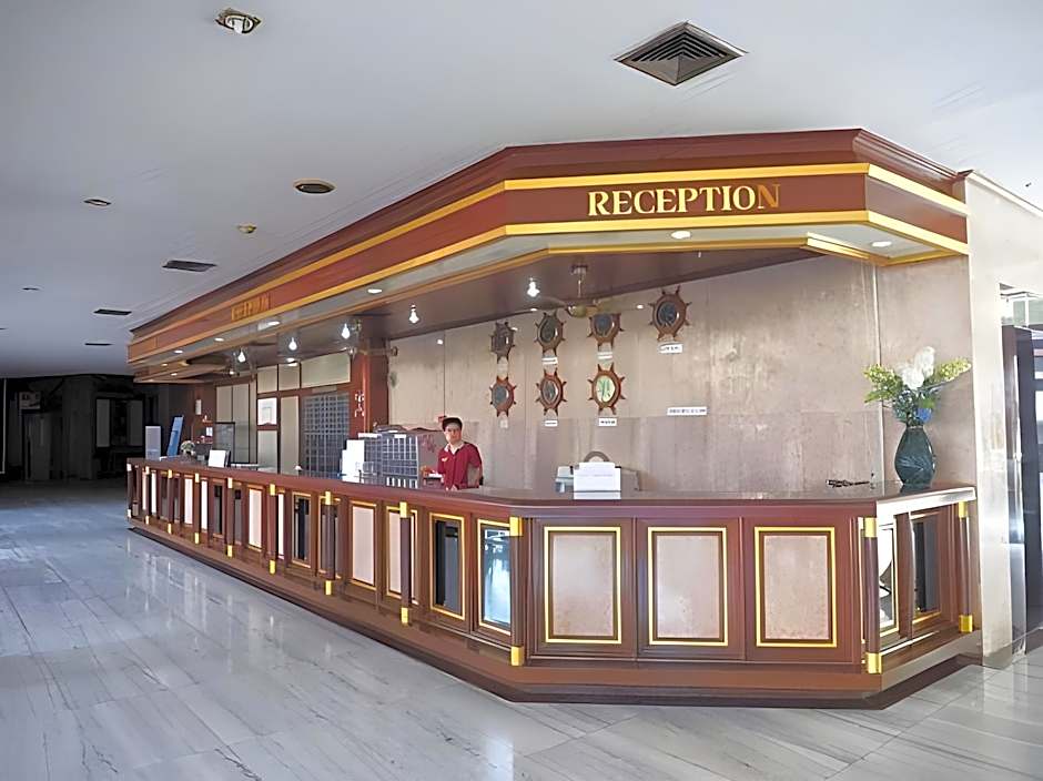 Welcome Plaza Hotel