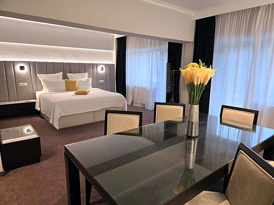 Photo 1 of 4 of Executive Suite