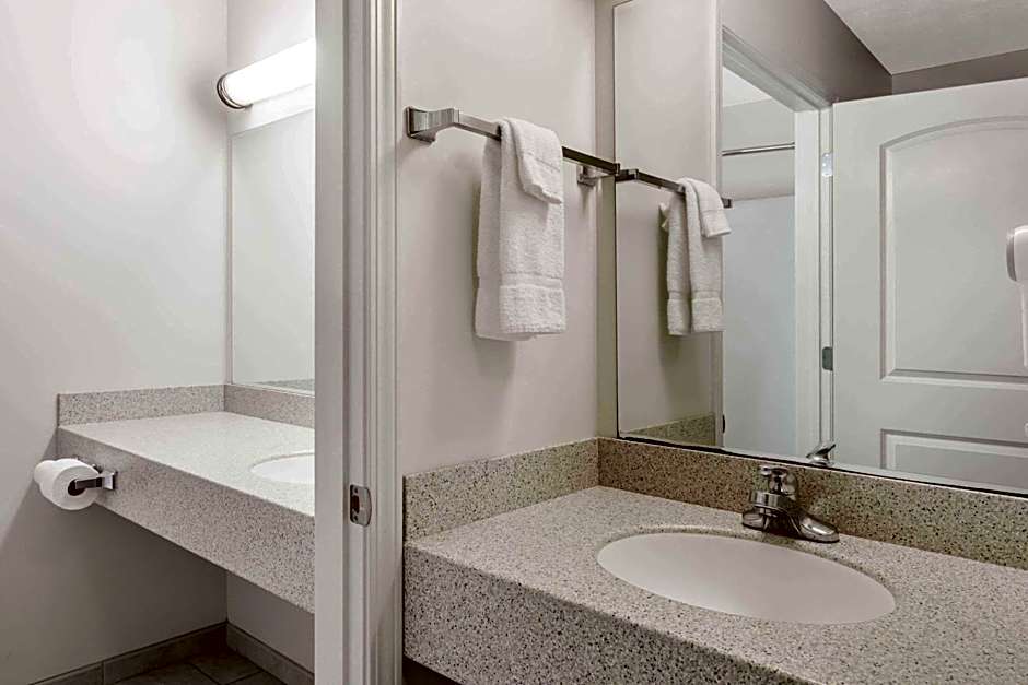 Days Inn by Wyndham Pentwater