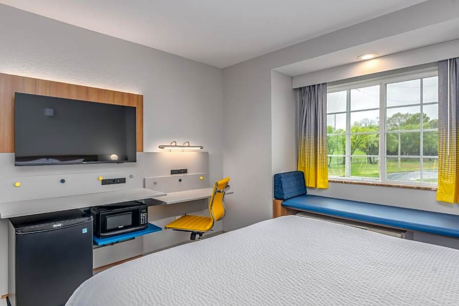 Microtel Inn & Suites By Wyndham Montgomery