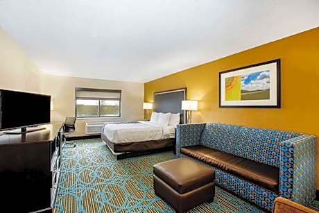 Deluxe King Room - Non-Smoking