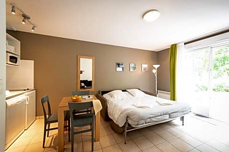 Privilege Studio (3 Adults)