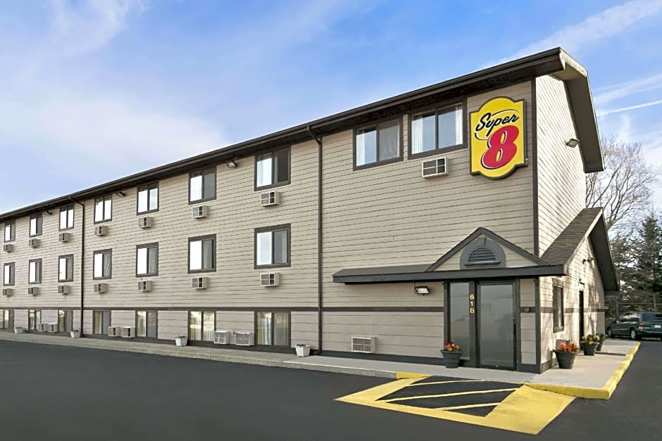 Zdjęcie 1 z 18 — Super 8 by Wyndham Kalamazoo