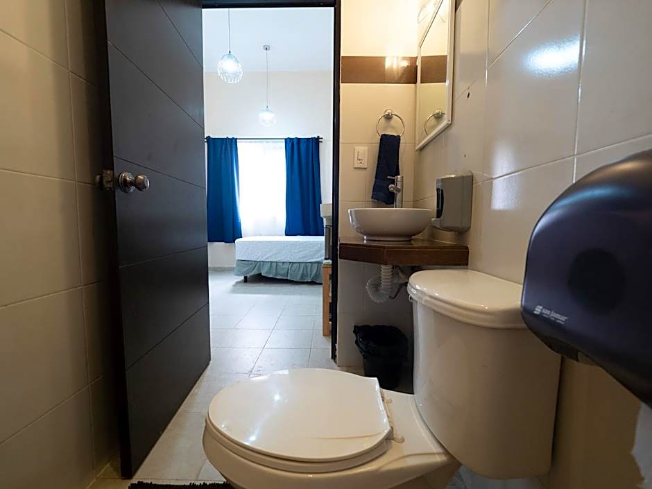 Nido Colibrí - Private Rooms and hostel Dorms in Remate de Paseo Montejo