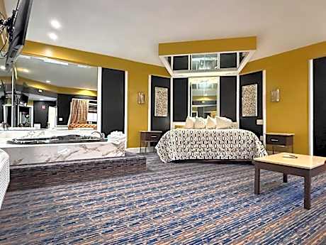 King Suite - Non-Smoking