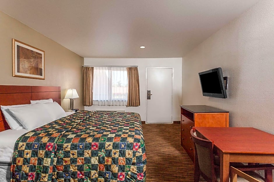 Travelodge by Wyndham Hemet CA