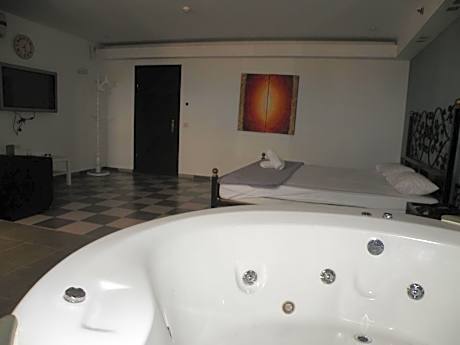 King Room with Spa Bath