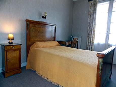 Single Room with Shared Bathroom