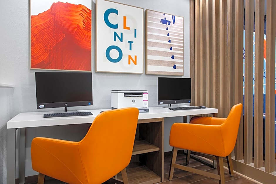 Holiday Inn Express Hotel And Suites Clinton By IHG