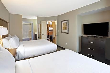 One-Bedroom Suite with Roll-In Shower - Mobility Accessible