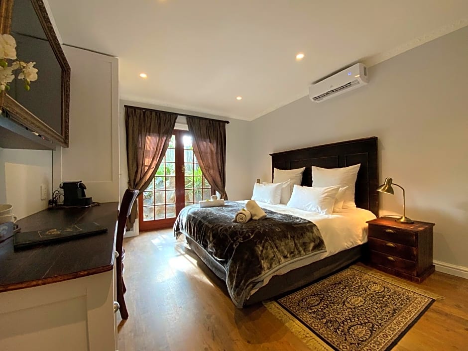 Photo 1 of 10 of Deluxe 1 King Bed
