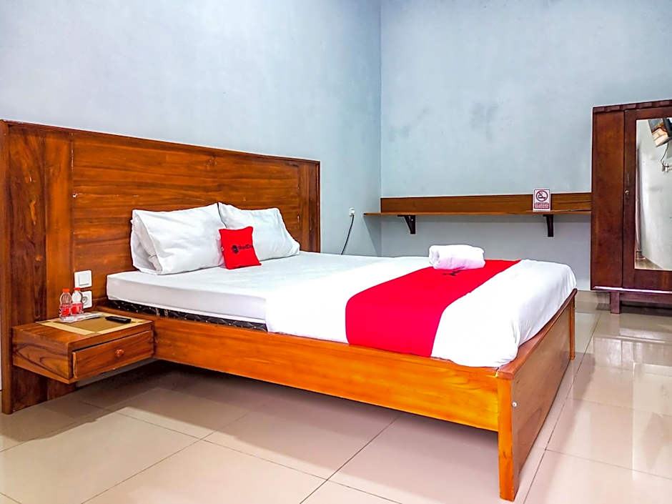 RedDoorz Plus Syariah at Umyas Hotel near Terminal Anjuk Ladang Nganjuk