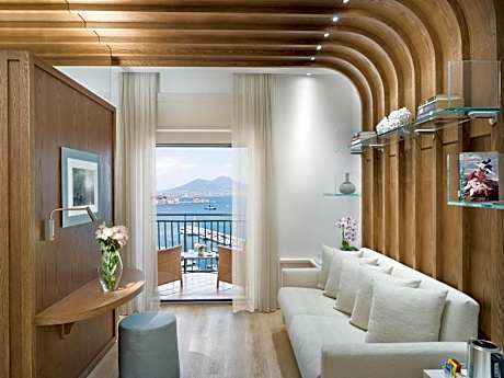 Superior Queen Room with Balcony and Bath Tub - Sea View/Non-Smoking