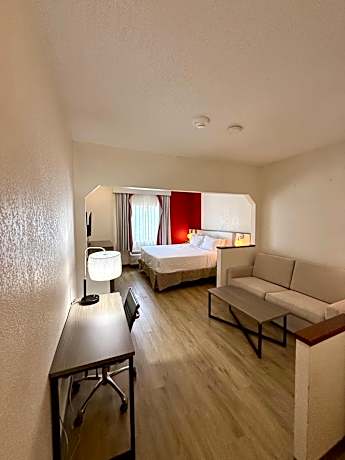 Business Suite with Jetted Tub - Non-Smoking
