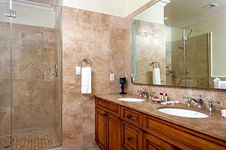 Suite Ocean Front One Bedroom