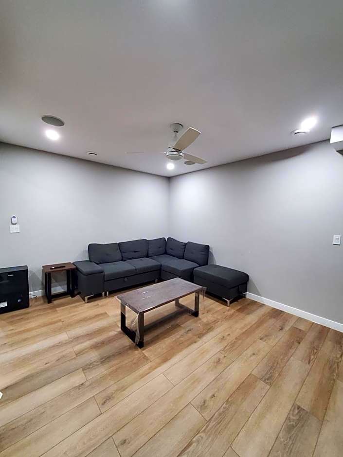 Private Entrance 2 Bed 1 Bath