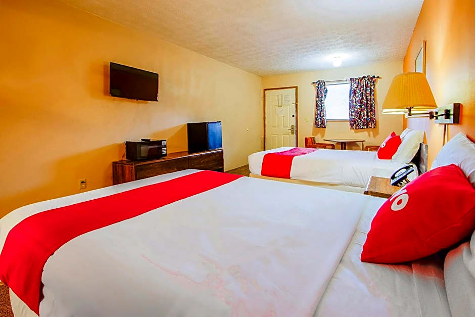 OYO Hotel Chapmanville Inn, WV - Hwy 119