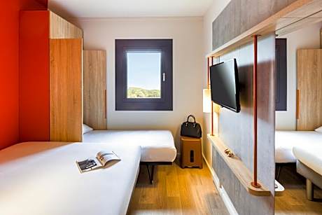 Triple Room with One Double Bed and One Pull-Out Bed