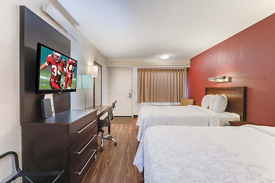 Super 8 by Wyndham Deerfield/Northbrook