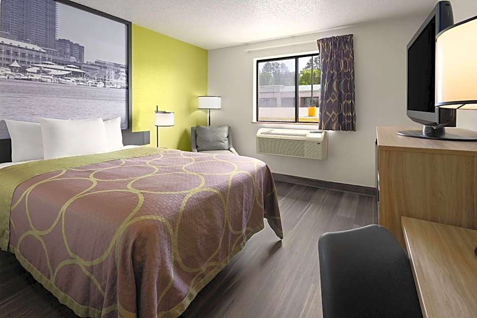 Super 8 by Wyndham South Boston VA