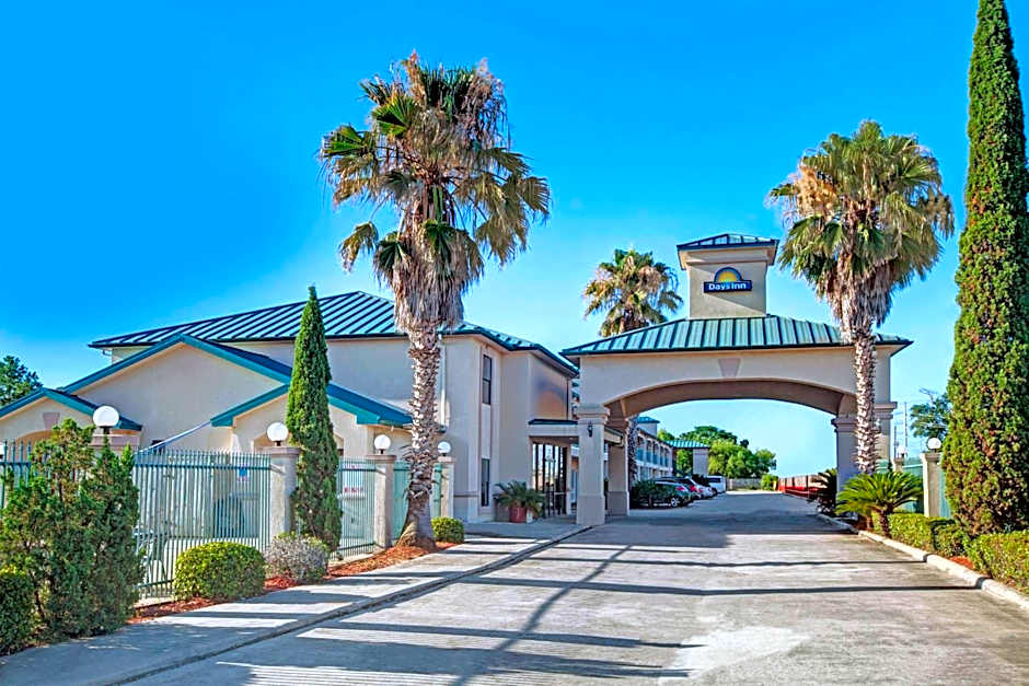 Days Inn & Suites by Wyndham Houston North/Spring