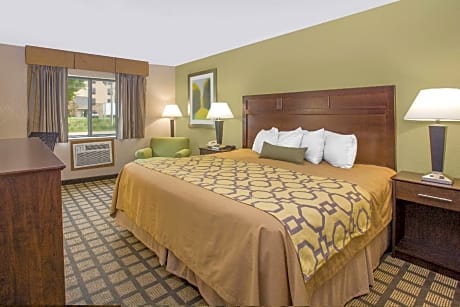 1 King Bed Non-Smoking