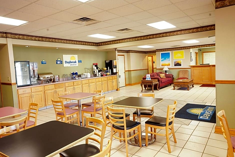 Days Inn by Wyndham Lake City I-75