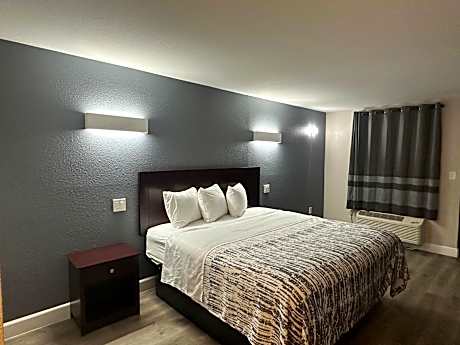 Deluxe King Room - Non-Smoking