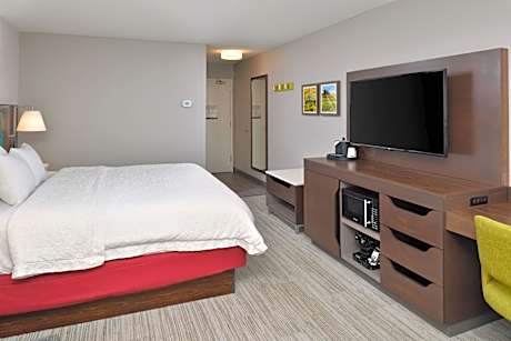 King Room with Accessible Tub - Mobility and Hearing Access/Non-Smoking