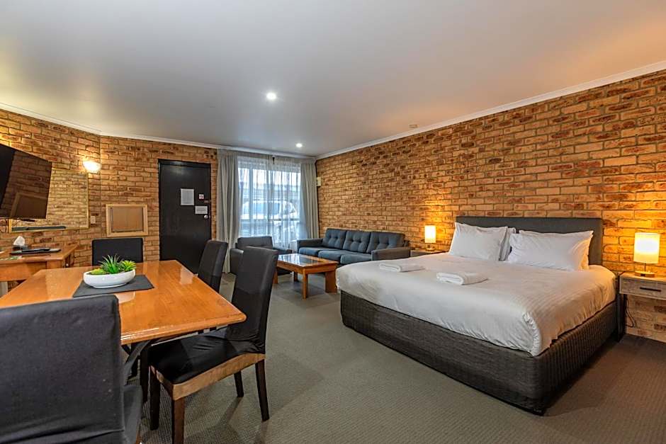 Photo 1 of 13 of Deluxe 2 Bedroom Apartment