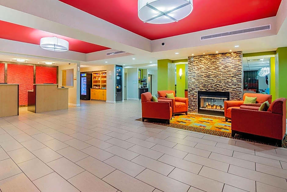 La Quinta Inn & Suites by Wyndham Elkview
