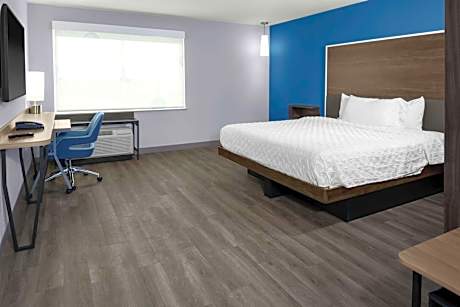 King Room with Accessible Tub - Mobility Access