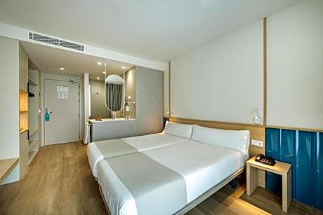 Triple Room with Terrace (2 Adults + 1 Children)