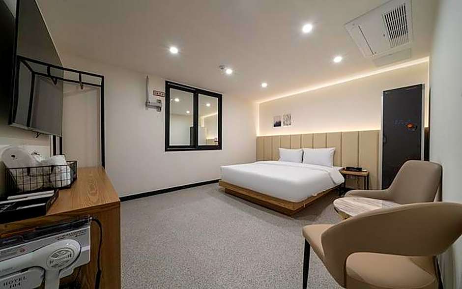 Photo 1 of 8 of Suite