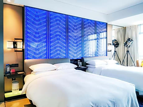 Luxury Twin Room with City View inclusive Mini Bar for the first round