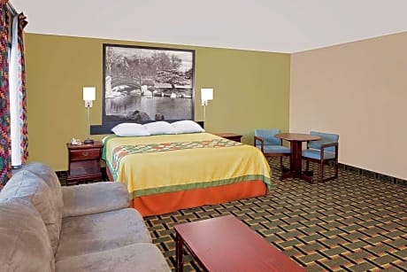 1 King Bed, Suite, Nonsmoking