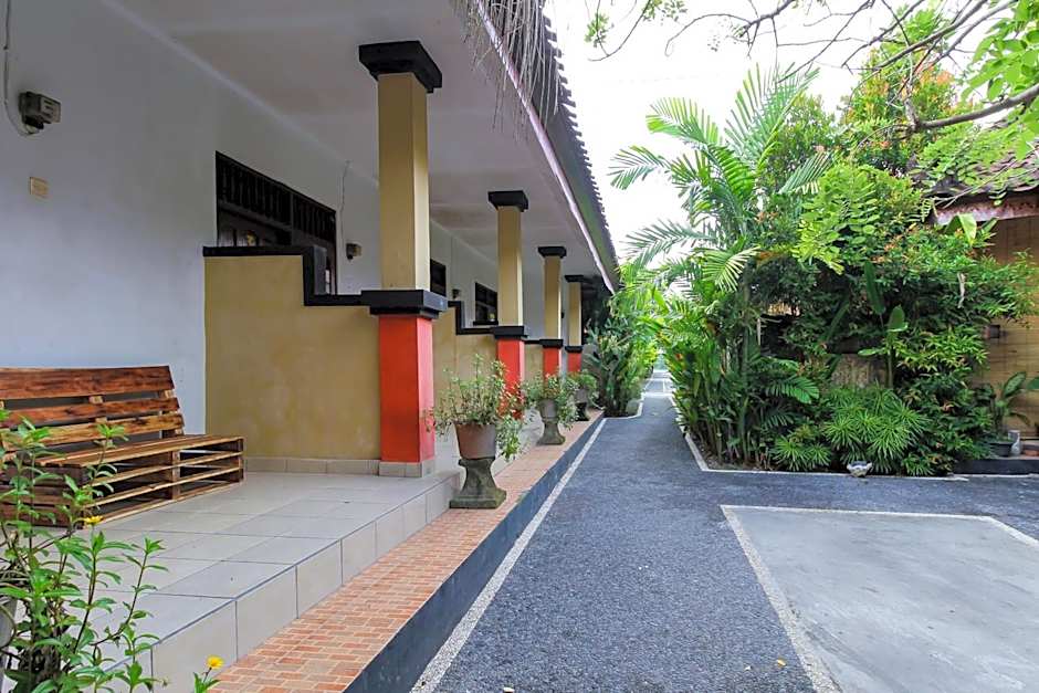 RedDoorz at Saren Anyar Homestay Lukluk