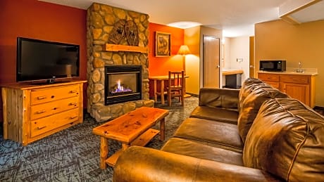 Suite-1 King Bed, Non-Smoking, Full Kitchen, Whirlpool, Fireplace, Full Breakfast